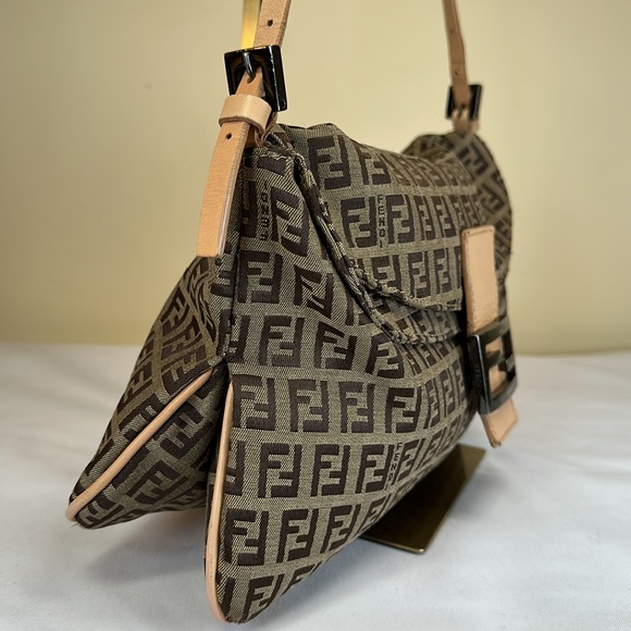 Fendi Zucca Mamma Baguette w/ Leather details - Picture 3 of 15